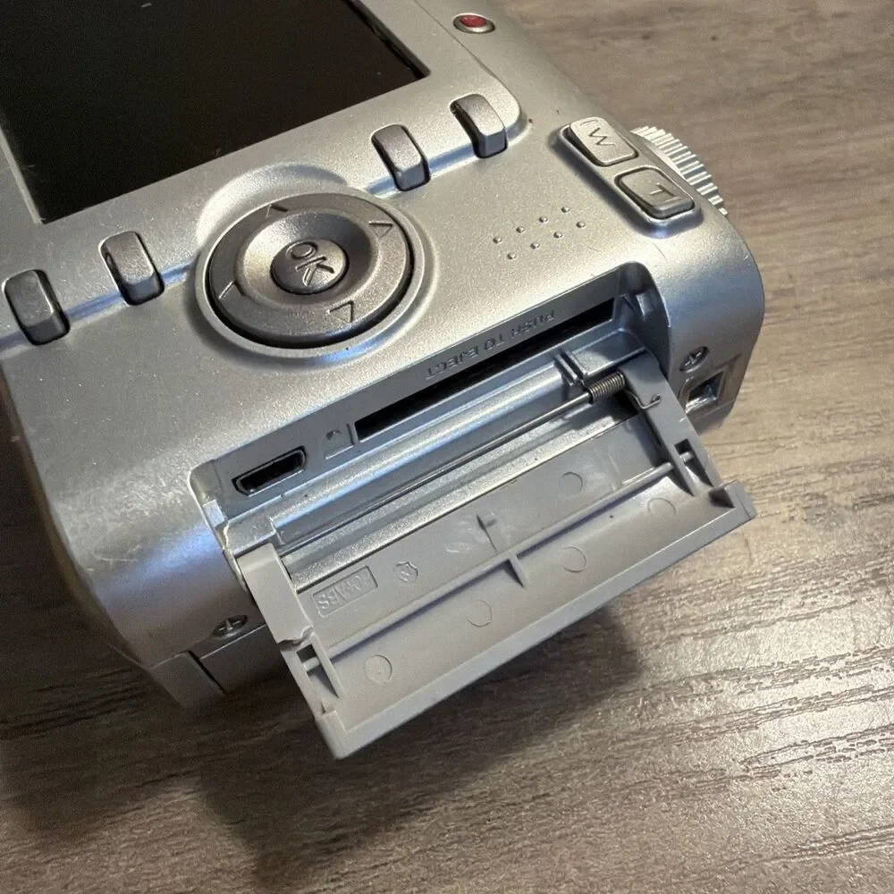 Kodak EasyShare C643 6.1MP Compact Digital Point Shoot Camera TESTED WORKS